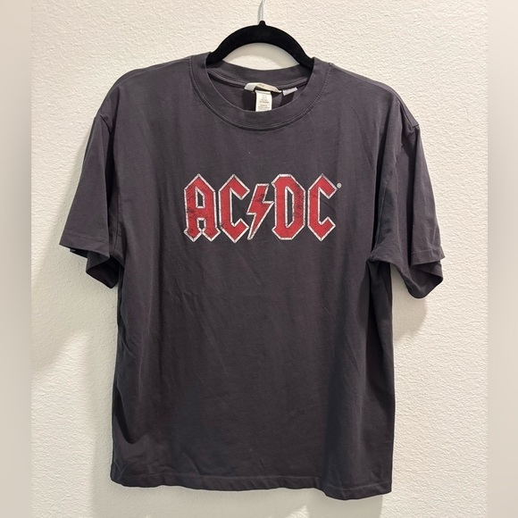 AC/DC Tops - H+M Graphic Tee, AC/DC Back in Black Tour Shirt, size XS